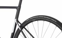 Vélo De Route CANNONDALE SuperSix Evo Carbon Disc 105 Noir - 2023 -Promos Vélo Électrique Boutique velo de route cannondale supersix evo carbon disc 105 noir 2023 4