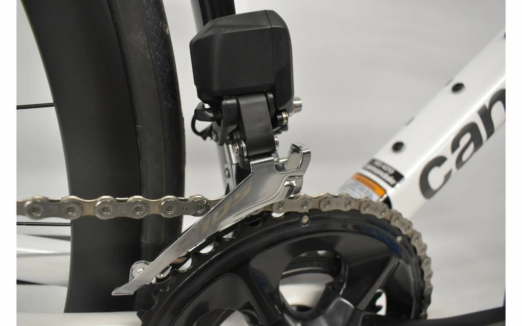 Vélo Route CANNONDALE SuperSix EVO Carbon Disc 105 Di2 Blanc/Noir - 2023 8 Vélo Route CANNONDALE SuperSix EVO Carbon Disc 105 Di2 Blanc/Noir - 2023 – Image 6